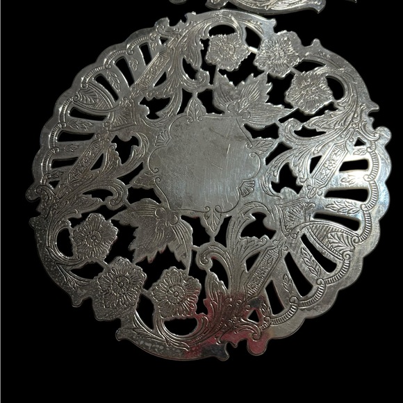 A set of Vintage Wallace Silver Plated Decorative Trivets - Picture 3 of 11